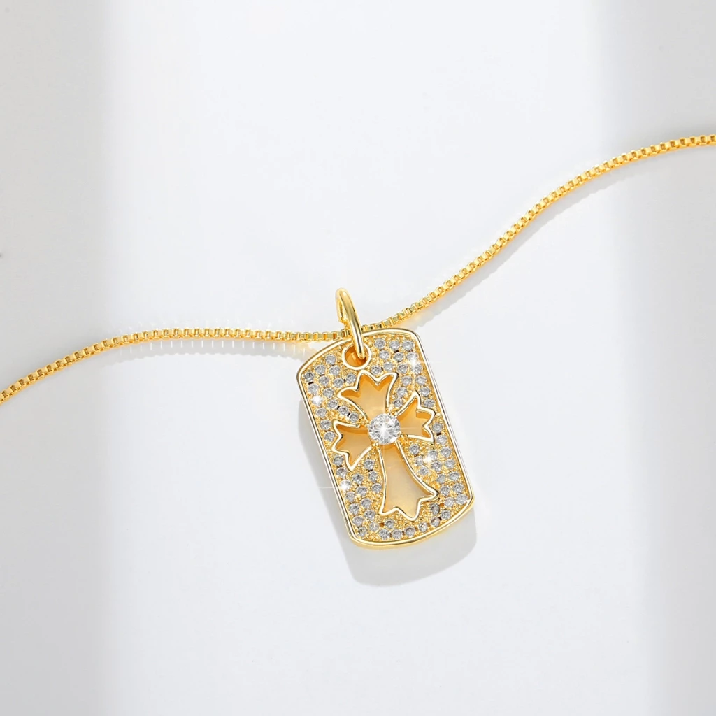 Cadena Collar Placa con Cruz y Corona, Dorada con Brillantes